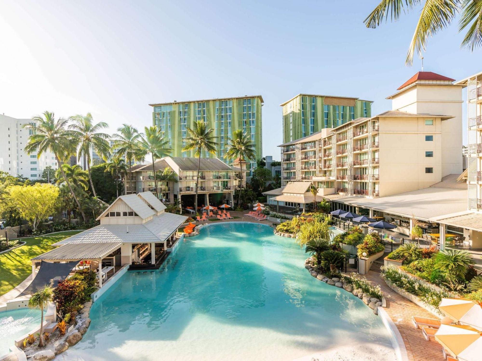 Novotel Cairns Oasis Resort Exterior photo